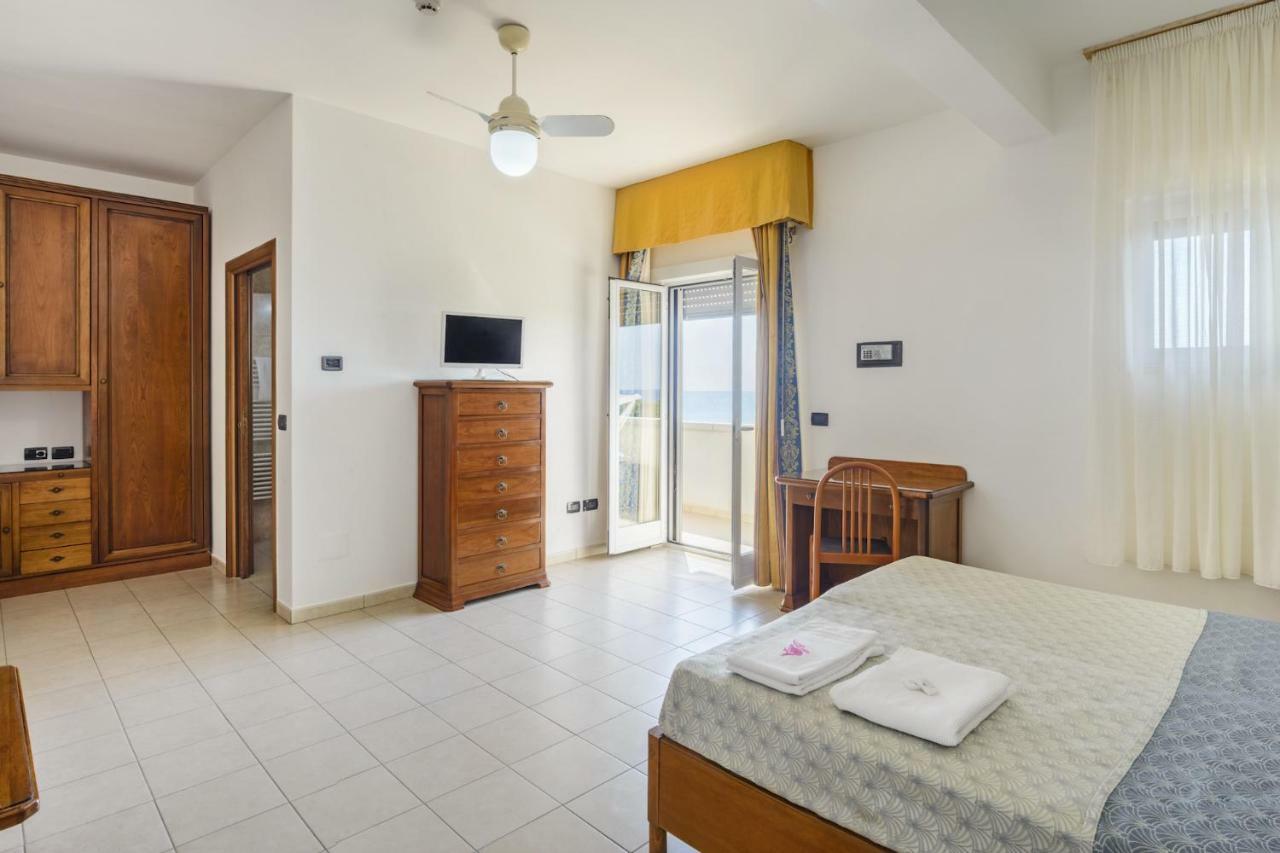 Hotel Dei Bizantini & Villaggio Campo Dei Messapi San Pietro in Bevagna Εξωτερικό φωτογραφία